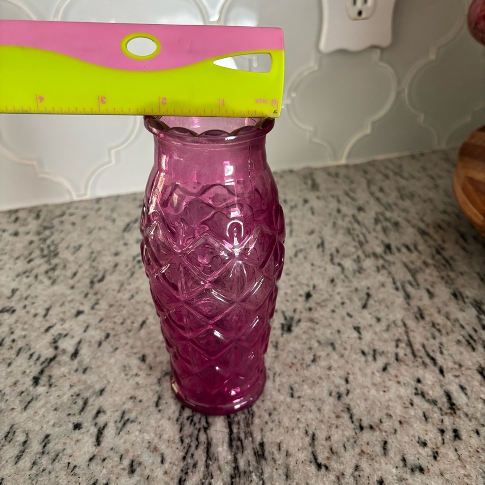 QUILTED DIAMOND PATTERN PINK VASE - Picture 4 of 5